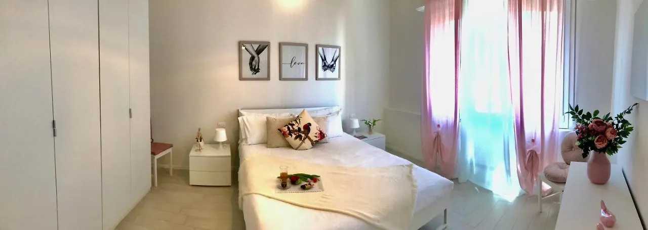 Locchi Suite_ Careggi/Meyer/Tramvia a due passi! Firenze 0*,  Italia