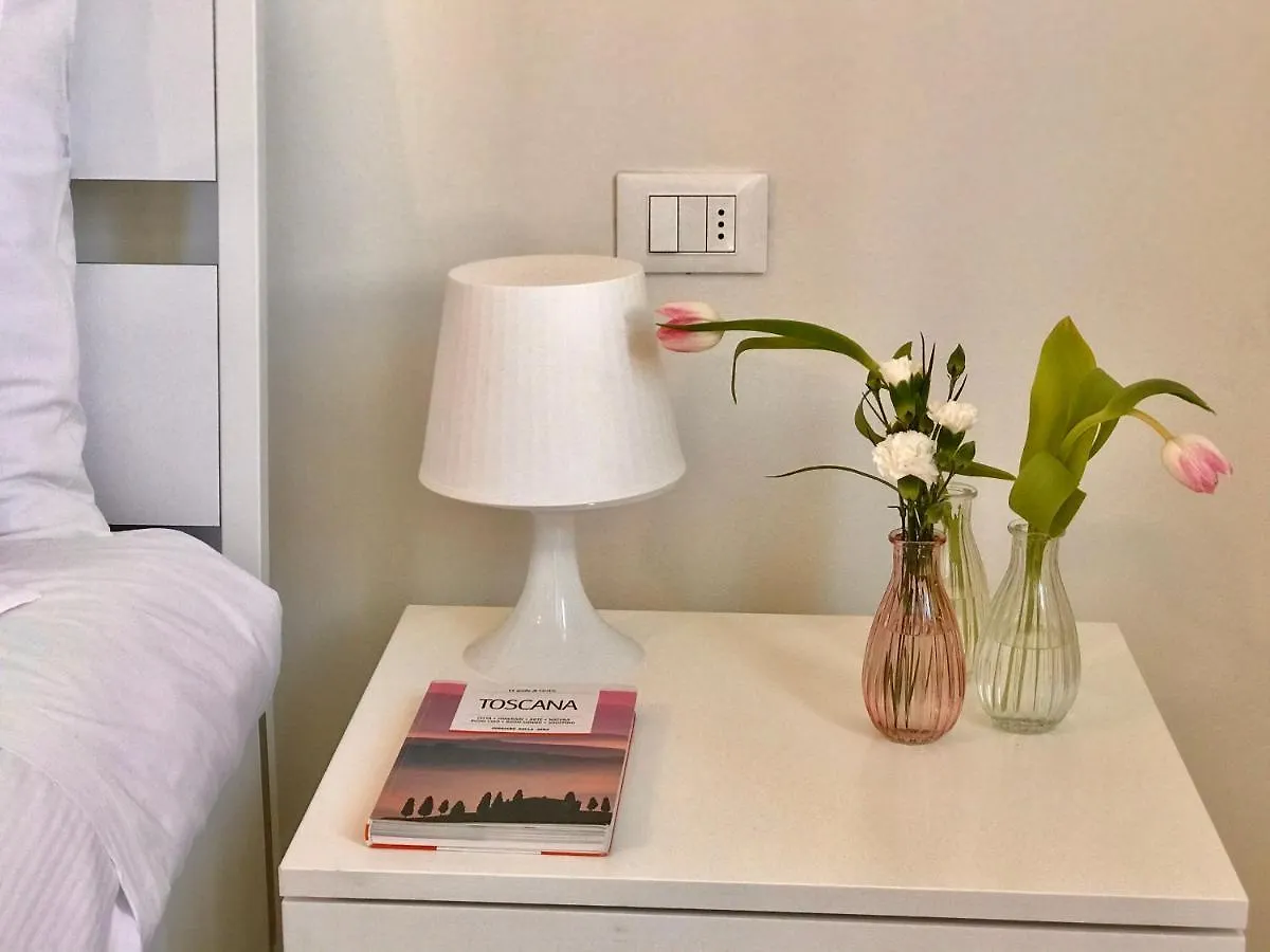 Locchi Suite_ Careggi/Meyer/Tramvia a due passi! Firenze Appartamento