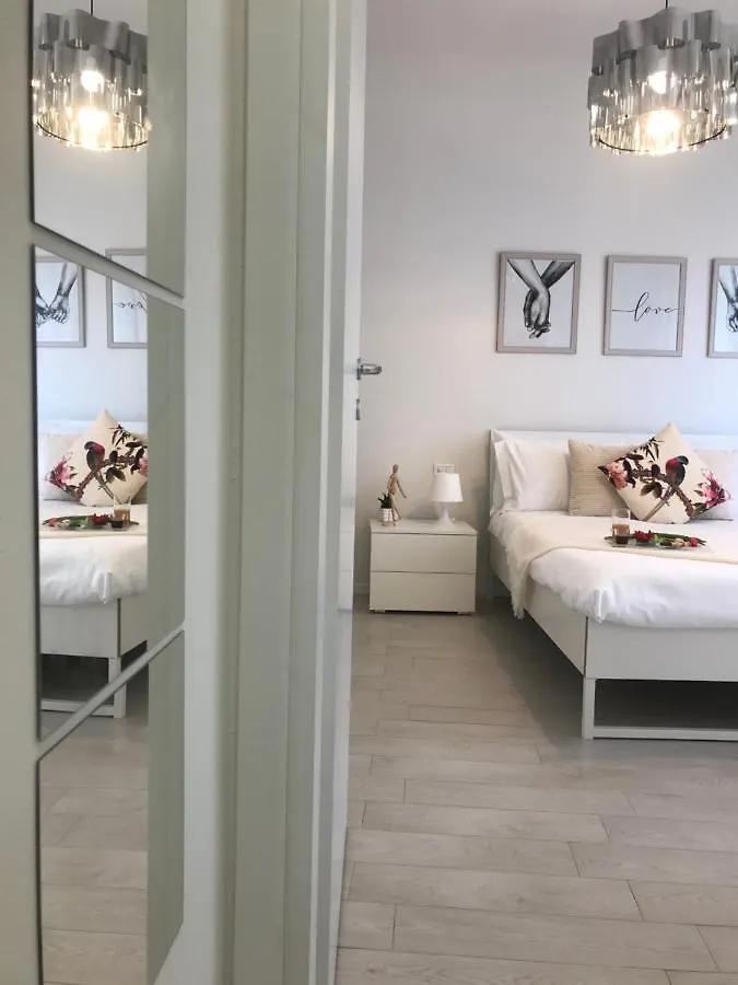 Locchi Suite_ Careggi/Meyer/Tramvia a due passi! Firenze Italia