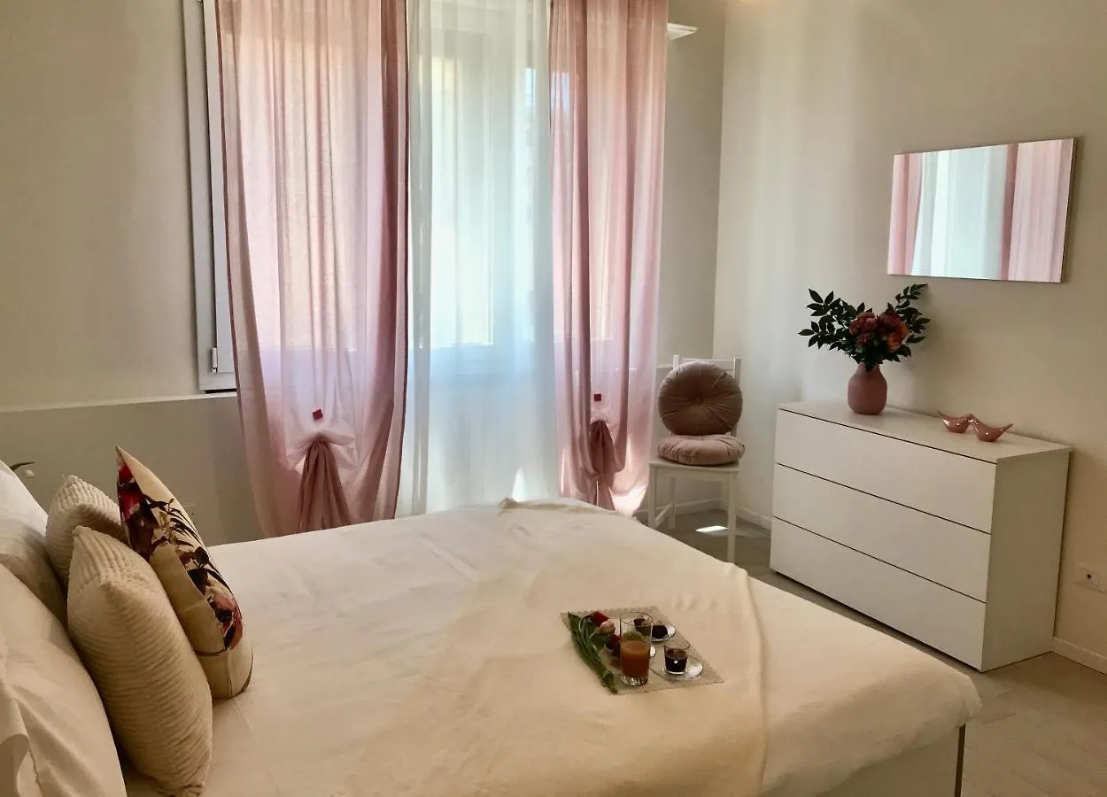Locchi Suite_ Careggi/Meyer/Tramvia a due passi! Firenze
